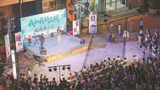 音乐会点亮街头。 音乐会点亮街头。