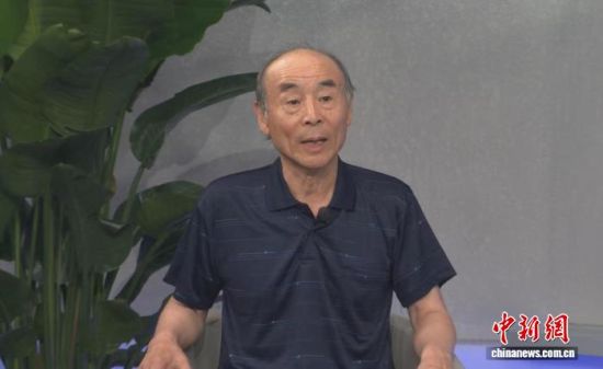 8月13日,《台声》杂志原副总编辑阎崑接受中新社专访。中新社记者 刘世炯 摄 8月13日,《台声》杂志原副总编辑阎崑接受中新社专访。中新社记者 刘世炯 摄