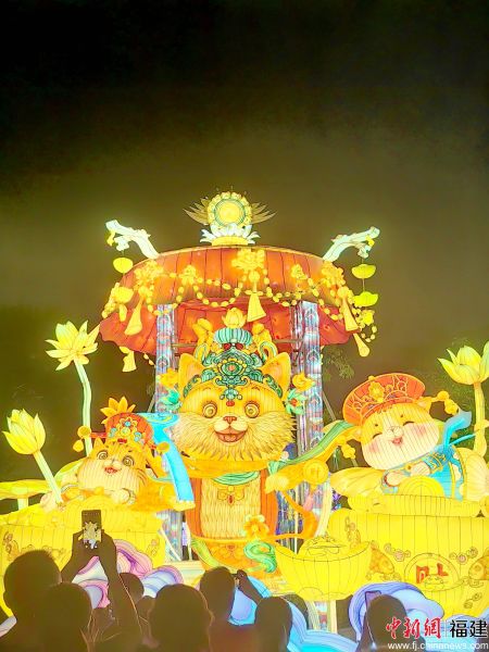 图为厦门文旅集团打造的2025园博苑中秋嘉年华之灯会,吸引众多游客观赏。林永传 摄 图为厦门文旅集团打造的2025园博苑中秋嘉年华之灯会,吸引众多游客观赏。林永传 摄