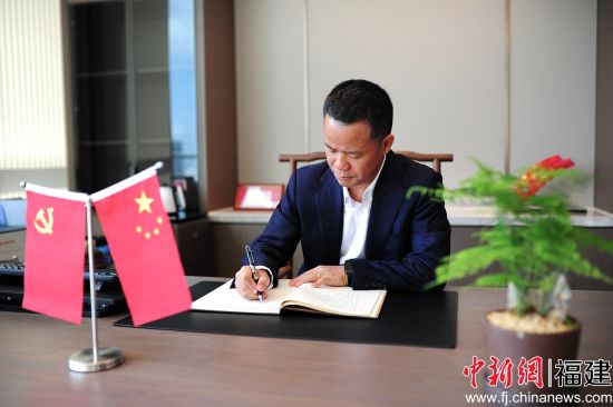 杨保光。李雪峰 摄 杨保光。李雪峰 摄