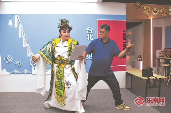 台湾歌仔戏业者在福州开启文化寻根之路。福建日报记者吴洪 摄 台湾歌仔戏业者在福州开启文化寻根之路。福建日报记者吴洪 摄