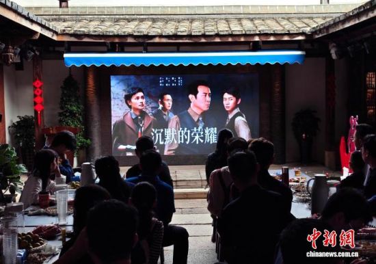 1025գ̴ л̨⸴80ڸݾУ̨̨ڸ̨ݹͬۿӾ硶ĬҫƬչӳ  