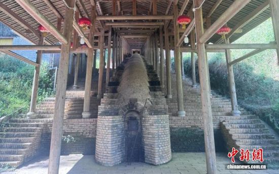 获得“最长的传统建盏龙窑”吉尼斯世界纪录称号的传统建盏龙窑。贵稀堂供图 获得“最长的传统建盏龙窑”吉尼斯世界纪录称号的传统建盏龙窑。贵稀堂供图