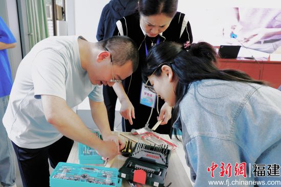 ¡¡¡¡Í¼ÎªÏÖ³¡Êµ²Ù¡£ ¡¡¡¡Í¼ÎªÏÖ³¡Êµ²Ù¡£