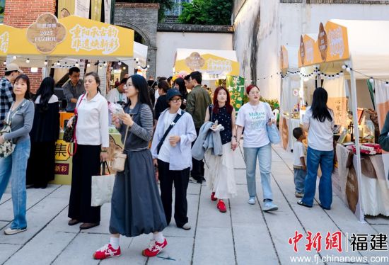 图为非遗市集前人流如织。 主办方供图   图为非遗市集前人流如织。 主办方供图