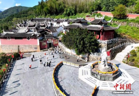 ¹ÅÌïÁÙË®¹¬¡£(ÎÞÈË»úÕÕÆ¬)ÖÐÐÂÍø¼ÇÕß ÂÀÃ÷ Éã ¹ÅÌïÁÙË®¹¬¡£(ÎÞÈË»úÕÕÆ¬)ÖÐÐÂÍø¼ÇÕß ÂÀÃ÷ Éã