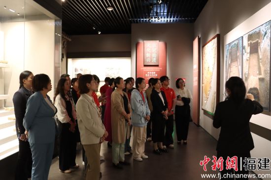 图为师生参观浦城博物馆。邱敏婷 摄 图为师生参观浦城博物馆。邱敏婷 摄