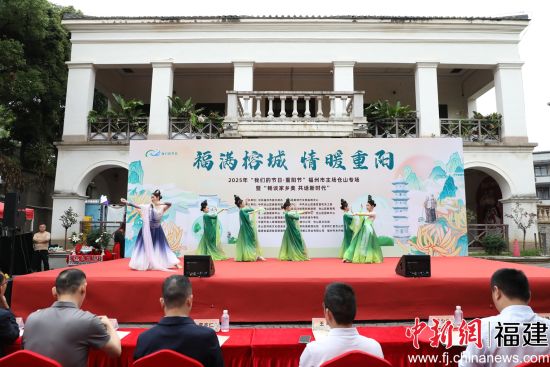 图为开场舞表演。林雯婷 摄   图为开场舞表演。林雯婷 摄