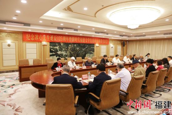 ͼΪ½»Á÷»áÏÖ³¡¡£±ùÐÄÎÄѧ¹Ý ¹©Í¼ ͼΪ½»Á÷»áÏÖ³¡¡£±ùÐÄÎÄѧ¹Ý ¹©Í¼