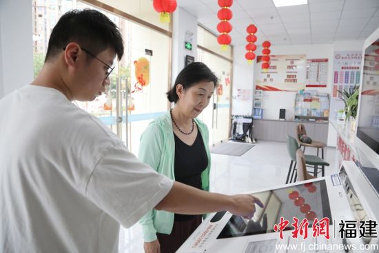 漳州开发区“E政务”实现便民便企“零距离”。 漳州开发区“E政务”实现便民便企“零距离”。