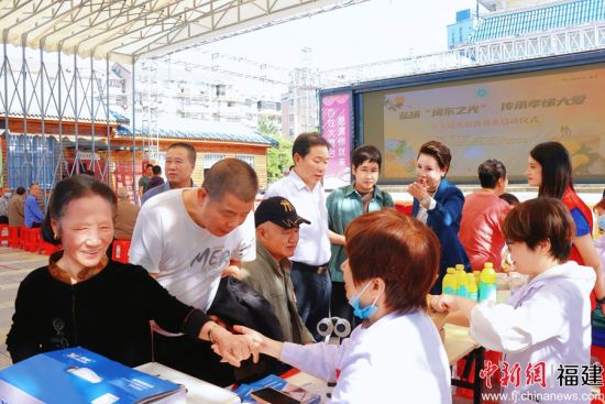 1029գ֮⡯ Т㩴󰮡˹ƻʽڸʡоСͼΪֳö־Ը㣬ΪṩۿơҽǻҶ 