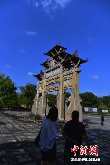 ͼΪξʮĿͤԺƷΪ¥ṹ  