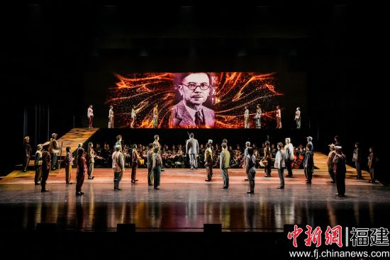 图为大型原创歌剧《伟大的抉择》演出现场。福建省歌舞剧院 供图 图为大型原创歌剧《伟大的抉择》演出现场。福建省歌舞剧院 供图