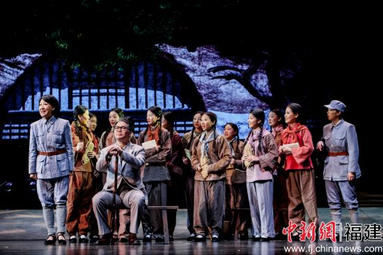 图为大型原创歌剧《伟大的抉择》演出现场。福建省歌舞剧院 供图 图为大型原创歌剧《伟大的抉择》演出现场。福建省歌舞剧院 供图