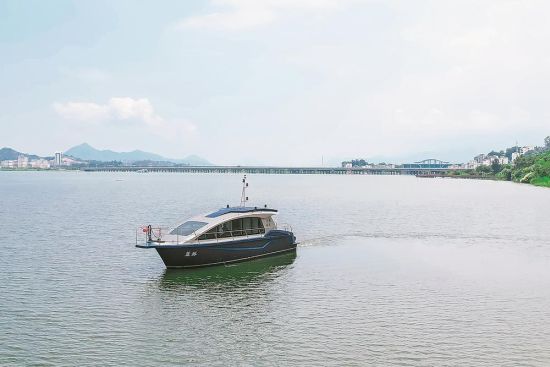 福建省首艘电动沿海小船“蓝豚” 福建省首艘电动沿海小船“蓝豚”