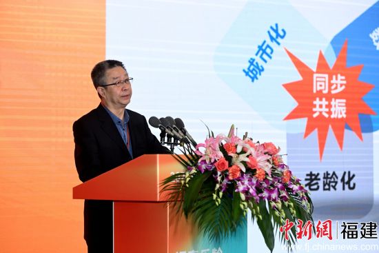 梁春晓发表演讲。中新网记者 吕明 摄 梁春晓发表演讲。中新网记者 吕明 摄