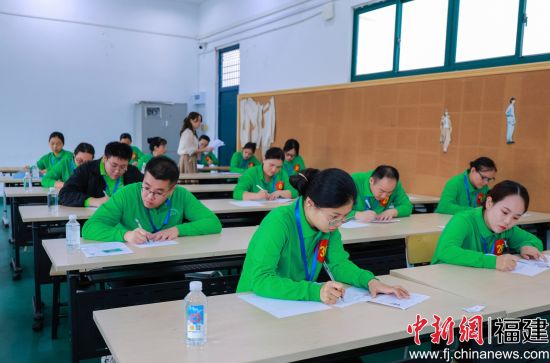 ¡¡¡¡Í¼Îª¾ºÈüÏÖ³¡¡£ ¡¡¡¡Í¼Îª¾ºÈüÏÖ³¡¡£