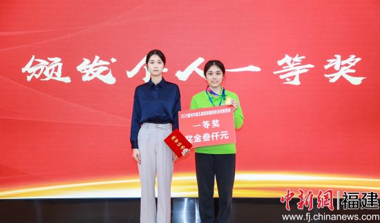 ¡¡¡¡Í¼Îª°ä½±ÒÇʽÏÖ³¡¡£ ¡¡¡¡Í¼Îª°ä½±ÒÇʽÏÖ³¡¡£