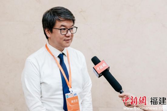 Ôª»¯Ò½ÁÆ×Éѯ·þÎñ(ÉϺ£)ÓÐÏÞ¹«Ë¾CEOºÎöÎÔÚ½ÓÊܼÇÕ߲ɷá£ÀîÄÏÐùÉã Ôª»¯Ò½ÁÆ×Éѯ·þÎñ(ÉϺ£)ÓÐÏÞ¹«Ë¾CEOºÎöÎÔÚ½ÓÊܼÇÕ߲ɷá£ÀîÄÏÐùÉã