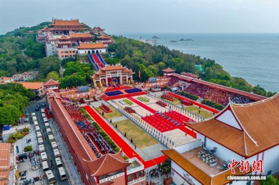 11月2日,空中航拍壮观的秋祭妈祖大典。(无人机照片)中新社记者 王东明 摄 11月2日,空中航拍壮观的秋祭妈祖大典。(无人机照片)中新社记者 王东明 摄