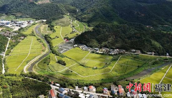 ǧĶˮµ¾ÖÆÖÖ¼°ÖÖÖ²»ùµØº½ÅÄͼ ǧĶˮµ¾ÖÆÖÖ¼°ÖÖÖ²»ùµØº½ÅÄͼ