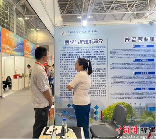 ͼΪչ»áÏÖ³¡¡£ÖÓÖ¾êÍÉã ͼΪչ»áÏÖ³¡¡£ÖÓÖ¾êÍÉã