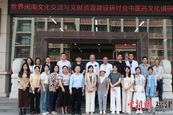 ¡¡¡¡Í¼ÎªÑÐÌÖ»áÆÚ¼ä£¬Óë»áר¼ÒѧÕߵȺÏÓ°ÁôÄî¡£ÕÄÖÝÎÀÉúְҵѧԺ ¹©Í¼ ¡¡¡¡Í¼ÎªÑÐÌÖ»áÆÚ¼ä£¬Óë»áר¼ÒѧÕߵȺÏÓ°ÁôÄî¡£ÕÄÖÝÎÀÉúְҵѧԺ ¹©Í¼