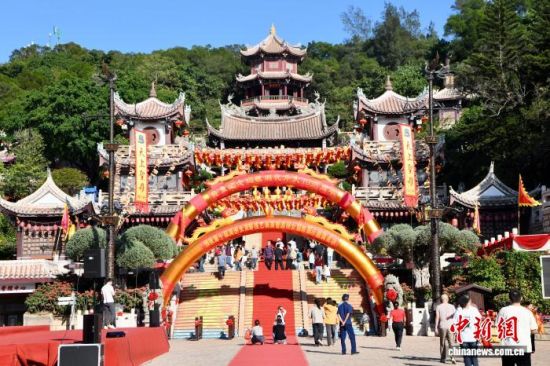 11ÔÂ1ÈÕ£¬ÓοÍÔÚ¸£½¨äØÖÞµºÂè׿׿ÃíÓÎÍæ¡£ÖÐÐÂÉç¼ÇÕß Íõ¶«Ã÷ Éã 11ÔÂ1ÈÕ£¬ÓοÍÔÚ¸£½¨äØÖÞµºÂè׿׿ÃíÓÎÍæ¡£ÖÐÐÂÉç¼ÇÕß Íõ¶«Ã÷ Éã