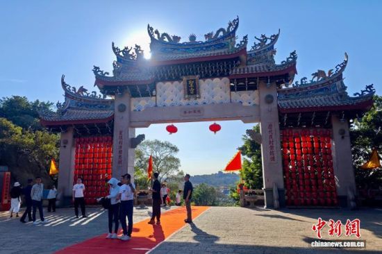 11ÔÂ1ÈÕ£¬ÓοÍÔÚ¸£½¨äØÖÞµºÂè׿׿ÃíÓÎÍæ¡£ÖÐÐÂÉç¼ÇÕß Íõ¶«Ã÷ Éã 11ÔÂ1ÈÕ£¬ÓοÍÔÚ¸£½¨äØÖÞµºÂè׿׿ÃíÓÎÍæ¡£ÖÐÐÂÉç¼ÇÕß Íõ¶«Ã÷ Éã