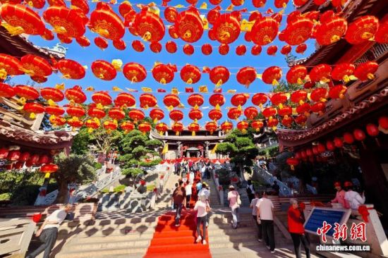 11ÔÂ1ÈÕ£¬ÓοÍÔÚ¸£½¨äØÖÞµºÂè׿׿ÃíÓÎÍæ¡£ÖÐÐÂÉç¼ÇÕß Íõ¶«Ã÷ Éã 11ÔÂ1ÈÕ£¬ÓοÍÔÚ¸£½¨äØÖÞµºÂè׿׿ÃíÓÎÍæ¡£ÖÐÐÂÉç¼ÇÕß Íõ¶«Ã÷ Éã