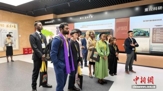 2025ÄêʳÓþúÔÔÅ༼ÊõÓë¿É³ÖÐøÅ©Òµ¹ú¼ÊÅàѵ°àѧԱ²Î¹ÛÖйúʳÓþú²úҵչʾ¹Ý¡£ÀîÎľý Éã 2025ÄêʳÓþúÔÔÅ༼ÊõÓë¿É³ÖÐøÅ©Òµ¹ú¼ÊÅàѵ°àѧԱ²Î¹ÛÖйúʳÓþú²úҵչʾ¹Ý¡£ÀîÎľý Éã