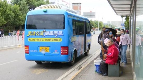 昆明呈贡区的“灵活公交”。图/“昆明交警”官方APP 昆明呈贡区的“灵活公交”。图/“昆明交警”官方APP