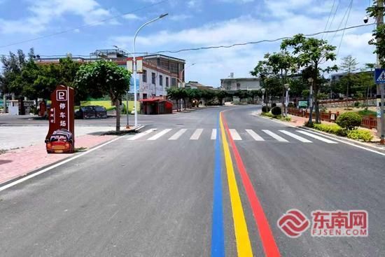 “白改黑”后的腊洲村村道 “白改黑”后的腊洲村村道