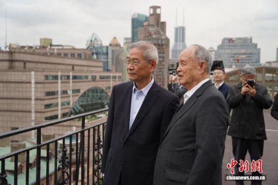 11ÔÂ4ÈÕ£¬º£Ï¿Á½°¶¹ØÏµÐ»á»á³¤ÕÅÖ¾¾ü(×ó)Óę̈Í庣»ù»áǰ¶Ê³¤¡¢Ì¨ÍåÖлªÃñ×å·¢Õ¹»ù½ð»á¶Ê³¤ÁÖÖÐÉÔÚÉϺ£ºÍƽ·¹µêÌį̀ÐÀÉÍÉϺ£·ç¹â¡£ÖÐÐÂÉç¼ÇÕß ÕÅÑî±ò Éã 11ÔÂ4ÈÕ£¬º£Ï¿Á½°¶¹ØÏµÐ»á»á³¤ÕÅÖ¾¾ü(×ó)Óę̈Í庣»ù»áǰ¶Ê³¤¡¢Ì¨ÍåÖлªÃñ×å·¢Õ¹»ù½ð»á¶Ê³¤ÁÖÖÐÉÔÚÉϺ£ºÍƽ·¹µêÌį̀ÐÀÉÍÉϺ£·ç¹â¡£ÖÐÐÂÉç¼ÇÕß ÕÅÑî±ò Éã