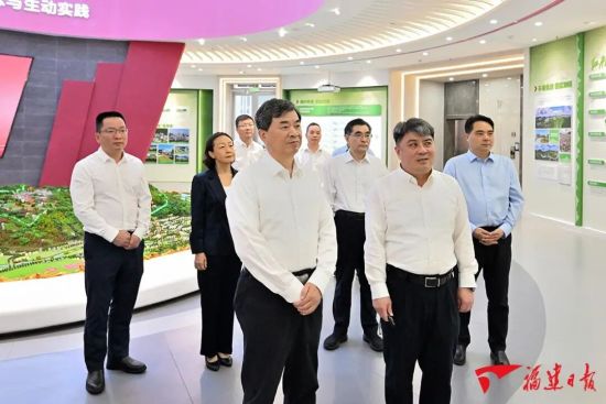 7日,周祖翼在福州市晋安区红庙岭循环经济生态产业园调研。 7日,周祖翼在福州市晋安区红庙岭循环经济生态产业园调研。