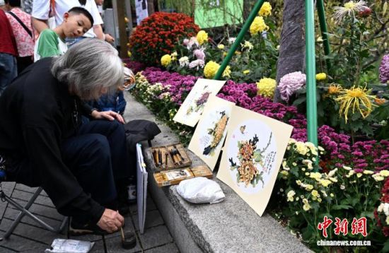 11ÔÂ7ÈÕ£¬ÓοÍÔÚ¸£ÖÝÎ÷ºþ¹«Ô°Ð´Éú¡£ÖÐÐÂÉç¼ÇÕß ÂÀÃ÷ Éã 11ÔÂ7ÈÕ£¬ÓοÍÔÚ¸£ÖÝÎ÷ºþ¹«Ô°Ð´Éú¡£ÖÐÐÂÉç¼ÇÕß ÂÀÃ÷ Éã