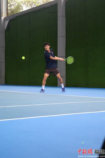 图为选手在比赛中。 图为选手在比赛中。