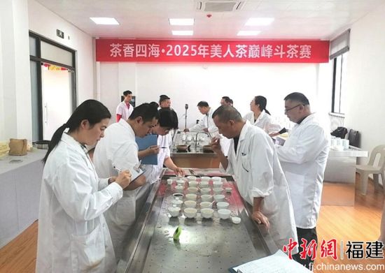 ²èҶר¼Ò¶ÔÃÀÈ˲è²èÑù½øÐÐÆÀÉó¡£´óÌïÏØÈÚýÌåÖÐÐĹ©Í¼ ²èҶר¼Ò¶ÔÃÀÈ˲è²èÑù½øÐÐÆÀÉó¡£´óÌïÏØÈÚýÌåÖÐÐĹ©Í¼