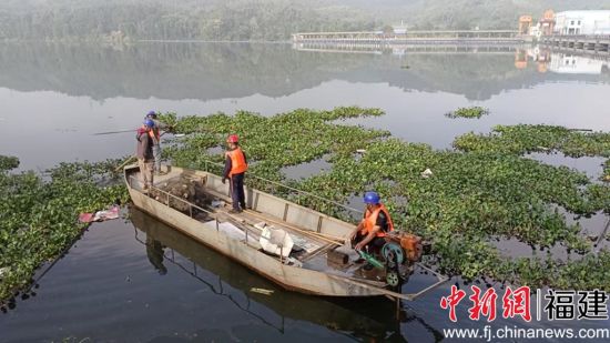 图为清理现场。永安市水利局供图 图为清理现场。永安市水利局供图