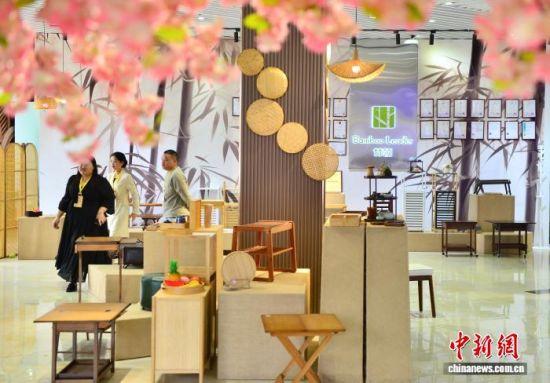 11ÔÂ7ÈÕ£¬²Î¹ÛÕßÔÚ²Î¹ÛÆóҵչʾµÄ¸÷ÖÖÖñÖÆ¼Ò¾ß¡£ÖÐÐÂÉç¼ÇÕß Õűó Éã 11ÔÂ7ÈÕ£¬²Î¹ÛÕßÔÚ²Î¹ÛÆóҵչʾµÄ¸÷ÖÖÖñÖÆ¼Ò¾ß¡£ÖÐÐÂÉç¼ÇÕß Õűó Éã