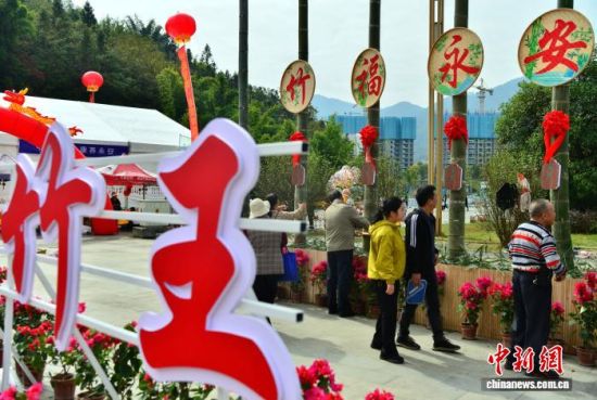 11ÔÂ7ÈÕ£¬»ñµÃÓÀ°²ÊÐ2025ÄêëÖñÍõ½ð½±¡¢Òø½±ºÍͽ±µÄëÖñÎüÒýÃñÖÚǰÀ´¹Û¿´¡£ÖÐÐÂÉç¼ÇÕß Õűó Éã 11ÔÂ7ÈÕ£¬»ñµÃÓÀ°²ÊÐ2025ÄêëÖñÍõ½ð½±¡¢Òø½±ºÍͽ±µÄëÖñÎüÒýÃñÖÚǰÀ´¹Û¿´¡£ÖÐÐÂÉç¼ÇÕß Õűó Éã