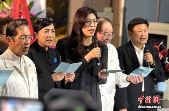 11ÔÂ12ÈÕ£¬Öйú¹úÃñµ³ÔŲ́±±¾ÙÐл¼ÍÄîËïÖÐɽÏÈÉúµ®³½£¬¸Ãµ³Ö÷ϯ֣ÀöÎÄ(ÖÐ)³öϯ²¢Á쳪¼ÍÄî¸è¡£ÖÐÐÂÉç¼ÇÕß ÖìºØ Éã 11ÔÂ12ÈÕ£¬Öйú¹úÃñµ³ÔŲ́±±¾ÙÐл¼ÍÄîËïÖÐɽÏÈÉúµ®³½£¬¸Ãµ³Ö÷ϯ֣ÀöÎÄ(ÖÐ)³öϯ²¢Á쳪¼ÍÄî¸è¡£ÖÐÐÂÉç¼ÇÕß ÖìºØ Éã