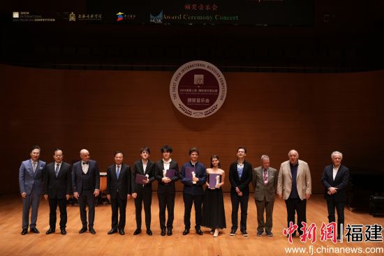 颁奖仪式。 颁奖仪式。