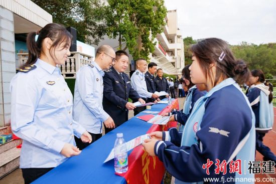 »î¶¯ÏÖ³¡¡£ÃöºîÏØÊг¡¼à¶½¹ÜÀí¾Ö¹©Í¼ »î¶¯ÏÖ³¡¡£ÃöºîÏØÊг¡¼à¶½¹ÜÀí¾Ö¹©Í¼