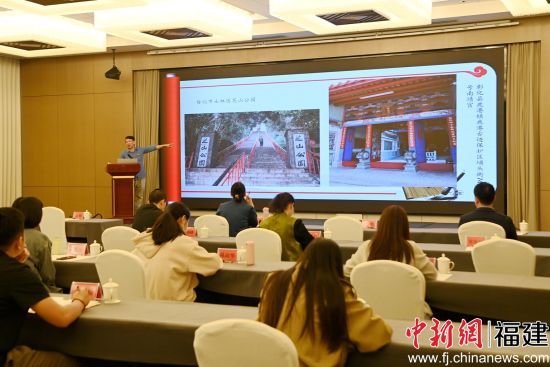 专家主题讲座。中新网记者 张金川 摄 专家主题讲座。中新网记者 张金川 摄