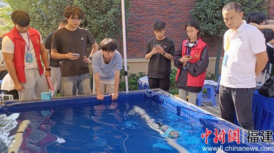 图为比赛现场上演“海洋+科技”创新盛宴。廖珍妹 摄 图为比赛现场上演“海洋+科技”创新盛宴。廖珍妹 摄