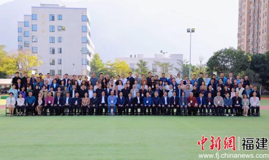 ¡°ÑôÃ÷ÐÄѧÓëÏÖ´úÉú»î¡±Ñ§ÊõÑÐÌÖ»á²Î»áÈËÔ±ºÏÓ°¡£ËÎÈÎÁ¼ Éã ¡°ÑôÃ÷ÐÄѧÓëÏÖ´úÉú»î¡±Ñ§ÊõÑÐÌÖ»á²Î»áÈËÔ±ºÏÓ°¡£ËÎÈÎÁ¼ Éã