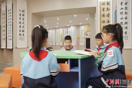 儿童图书室。 儿童图书室。