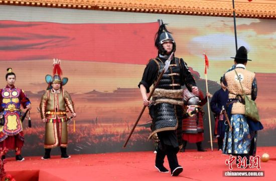 图为甲胄服饰展示。中新社记者 吕明 摄 图为甲胄服饰展示。中新社记者 吕明 摄