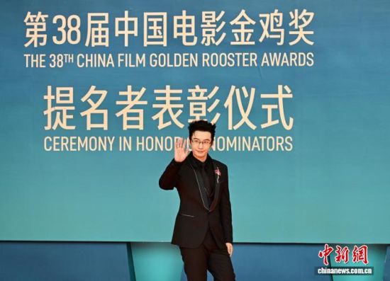 图为演员黄晓明出席表彰仪式。中新社记者 王东明 摄 图为演员黄晓明出席表彰仪式。中新社记者 王东明 摄
